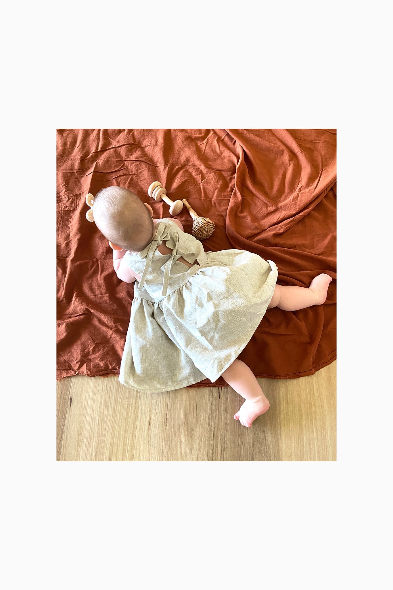 Modèle NUMÉRIQUE de robe fauve bébé