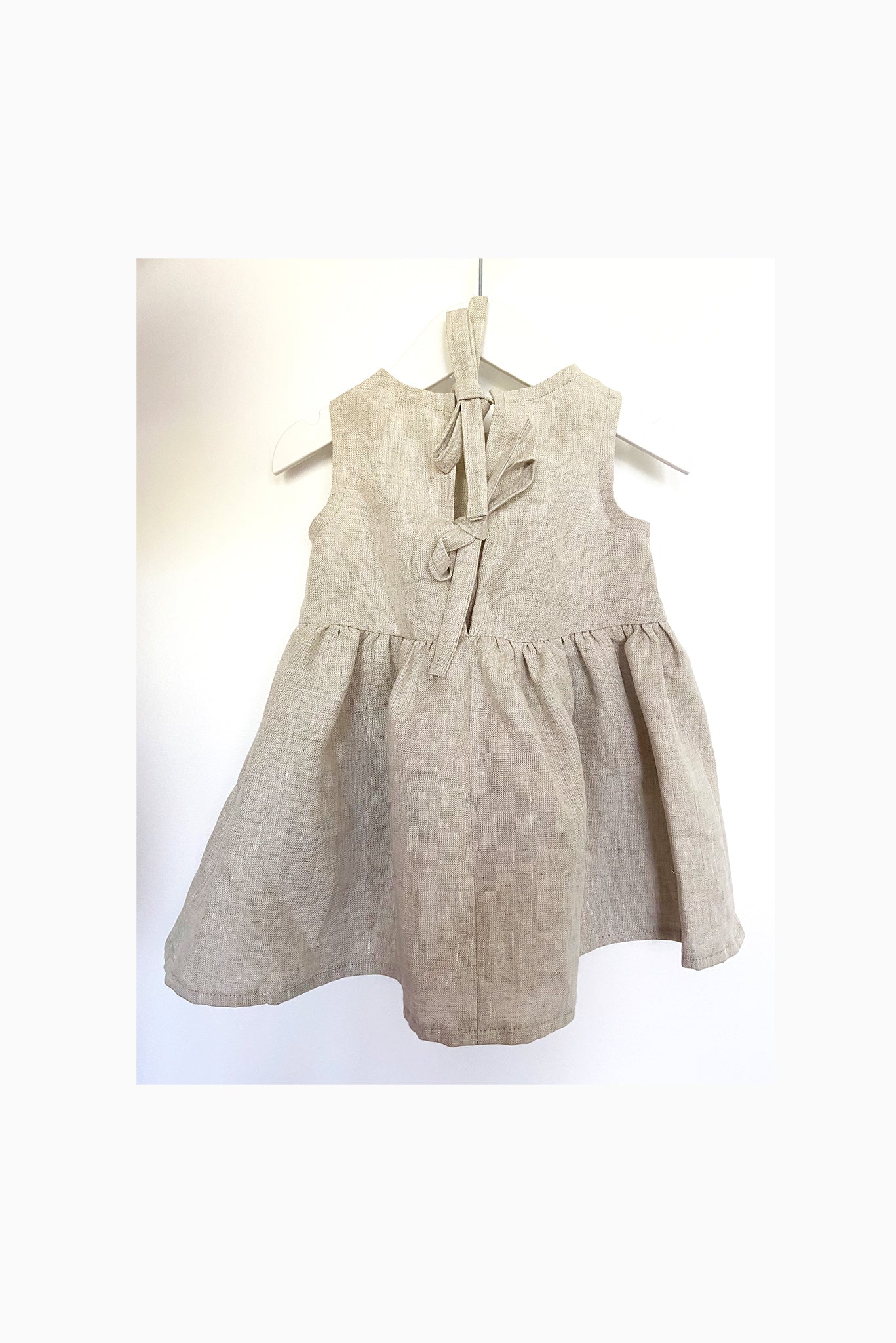 Modèle NUMÉRIQUE de robe fauve bébé