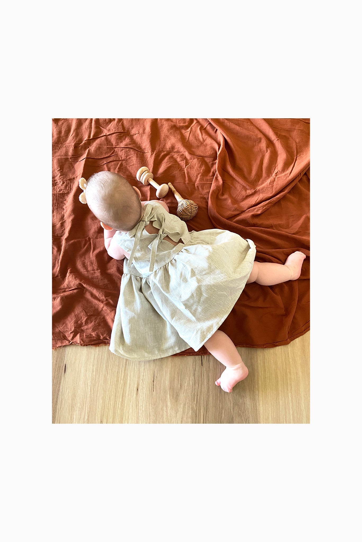 Modèle NUMÉRIQUE de robe fauve bébé 